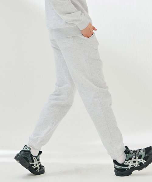 CHASECULT（チェイスカルト）の「共用エッセンシャルジョガーウォームアップパンツ-DAZU7201B0E（スウェットパンツ・メンズ・ライトグレー・67/70/76/82）」の4枚目の写真