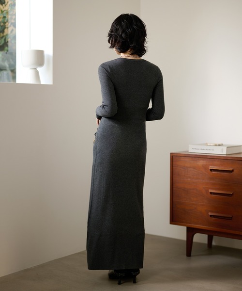 LAULEN(ローレン)の「henry neck layered long knit dress /ヘンリーネックレイヤードデザインロングニットワンピース(ワンピース・レディース・チャコールグレー/ブラック/ベージュ・FREE)」の13枚目の写真
