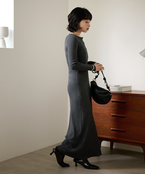 LAULEN(ローレン)の「henry neck layered long knit dress /ヘンリーネックレイヤードデザインロングニットワンピース(ワンピース・レディース・チャコールグレー/ブラック/ベージュ・FREE)」の15枚目の写真