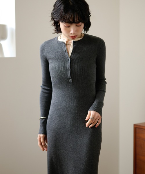 LAULEN(ローレン)の「henry neck layered long knit dress /ヘンリーネックレイヤードデザインロングニットワンピース(ワンピース・レディース・チャコールグレー/ブラック/ベージュ・FREE)」の17枚目の写真