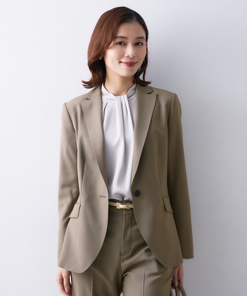 UNTITLED（アンタイトル）の「【仕事着/スーツ】プレミアムテーラードジャケット（テーラードジャケット・レディース・チャコールグレー/サンドベージュ/ネイビー系2・00/01/02/03/04/42/44/46/48/50）」の2枚目の写真