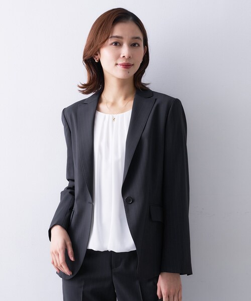 UNTITLED（アンタイトル）の「【仕事着/スーツ】プレミアムテーラードジャケット（テーラードジャケット・レディース・チャコールグレー/サンドベージュ/ネイビー系2・00/01/02/03/04/42/44/46/48/50）」の16枚目の写真