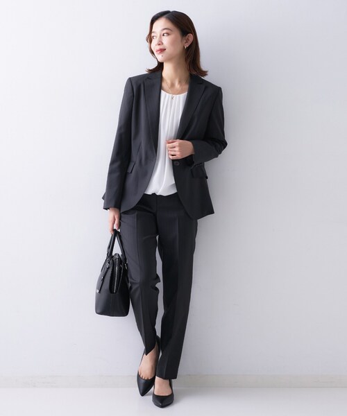 UNTITLED（アンタイトル）の「【仕事着/スーツ】プレミアムテーラードジャケット（テーラードジャケット・レディース・チャコールグレー/サンドベージュ/ネイビー系2・00/01/02/03/04/42/44/46/48/50）」の18枚目の写真