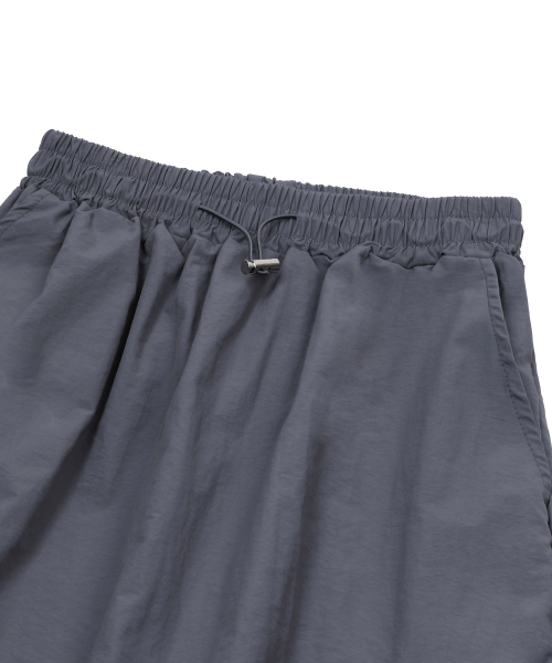 MUCENT(ムセント)の「ラピナカーゴバンディングバックスリットロングスカート(スカート・レディース・チャコール・FREE)」の4枚目の写真