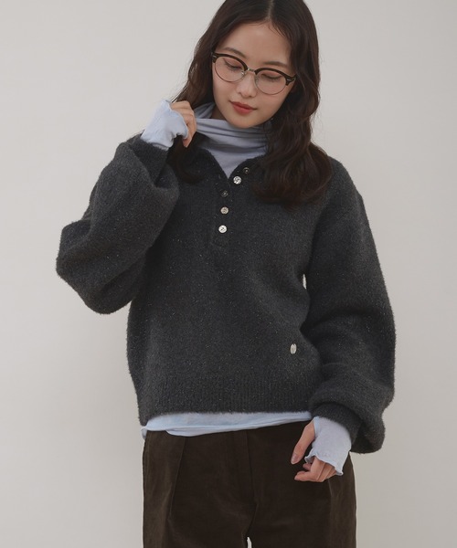 MUHET（ミュエータ）の「glitter shaggy polo knit / グリッターシャギーポロニット（ニット/セーター・レディース・チャコールグレー/モカ/ネイビー・FREE）」の4枚目の写真