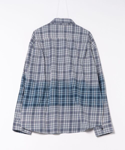 a.p.o.v.（エーピーオービー）の「a.p.o.v. ワンライングラデーションブリーチチェックオーバーサイズコットンネルシャツ（シャツ/ブラウス・メンズ・ブルー・ONESIZE）」の2枚目の写真