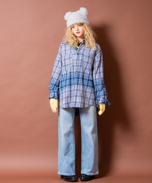a.p.o.v.（エーピーオービー）の「a.p.o.v. ワンライングラデーションブリーチチェックオーバーサイズコットンネルシャツ（シャツ/ブラウス・メンズ・ブルー・ONESIZE）」の3枚目の写真