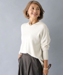 一枚でこなれる、“きれいめリラックス”ニット