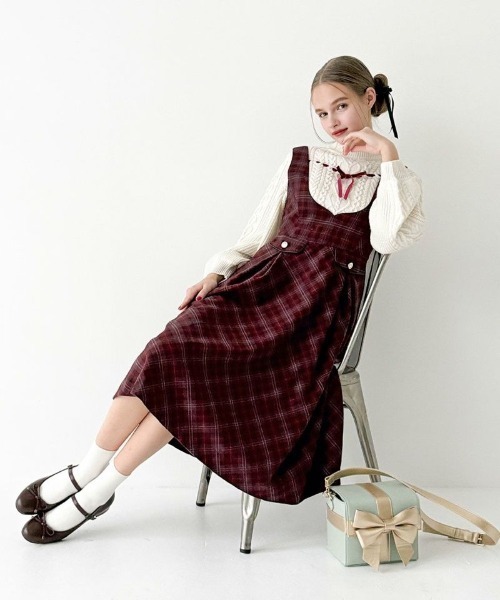 F i.n.t（フィント）の「ディープVネックチェックジャンパースカート