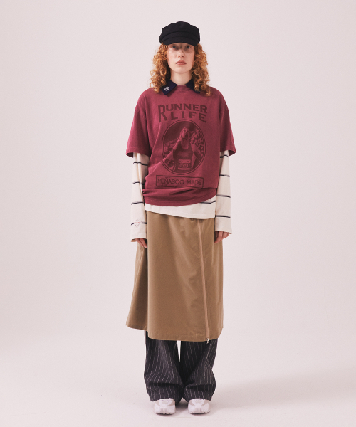 MENASOO(ミナス)の「275g Heavy Cotton Runner Graffiti Pigment T Shirt_Burgundy(Tシャツ/カットソー・レディース・バーガンディー・SMALL/MEDIUM)」の4枚目の写真