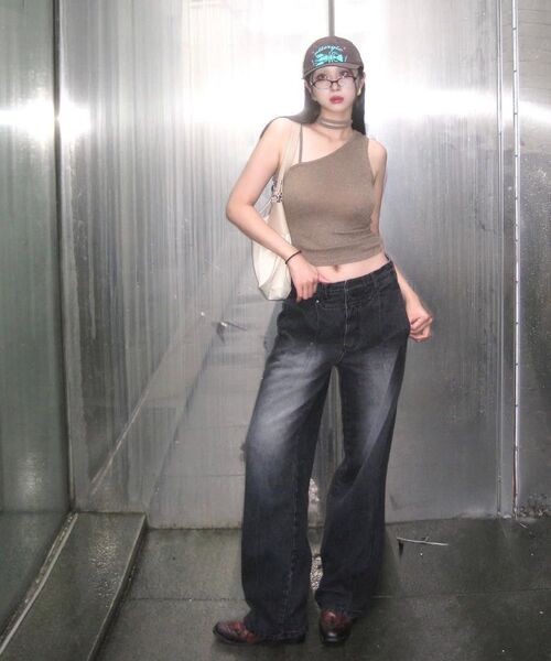 UNGIMMICK(アンジミック)の「ONE TUCK RIVET WIDE DENIM PANTS (CHARCOAL)(デニムパンツ・メンズ・その他・SMALL/MEDIUM/LARGE)」の5枚目の写真