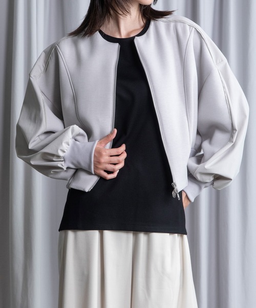 MARECHAL TERRE（マルシャルテル）の「パイピングジップブルゾン（ブルゾン・レディース・ボルドー/ネイビー/ブラック/グレイッシュベージュ・MEDIUM）」の3枚目の写真