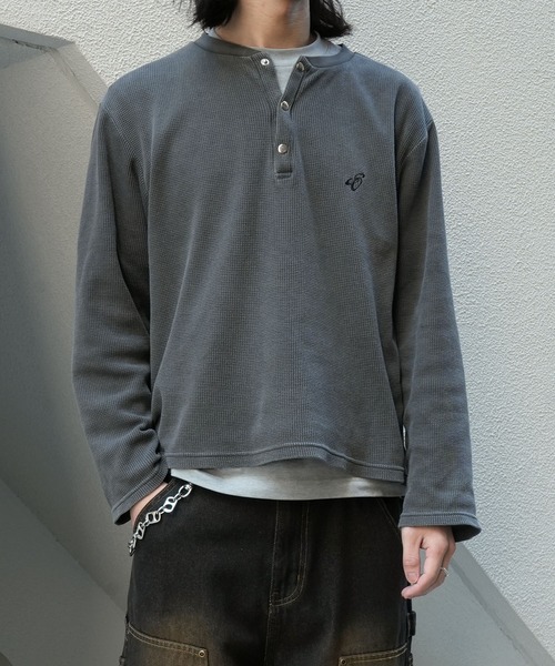 Starting Over（スターティングオーバー）の「short length one point embroidery press-stud henry neck thermal long-sleeved T-shirt/ショートレングス ワンポイント刺繍 スナップ ヘンリーネック サーマル ロングスリーブTシャツ 短丈 スナップ ヘンリー ワッフル ロンT（Tシャツ/カットソー・メンズ・グレー/ブラック/カモフラージュ・L/M）」の17枚目の写真