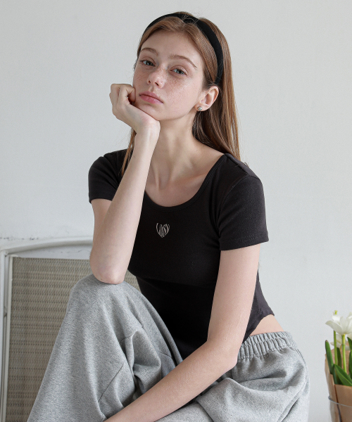 LOSSYROW(ロッシロー)の「Fitted U-neck Short Sleeve Charcoal(Tシャツ/カットソー・レディース・その他・FREE)」の1枚目の写真