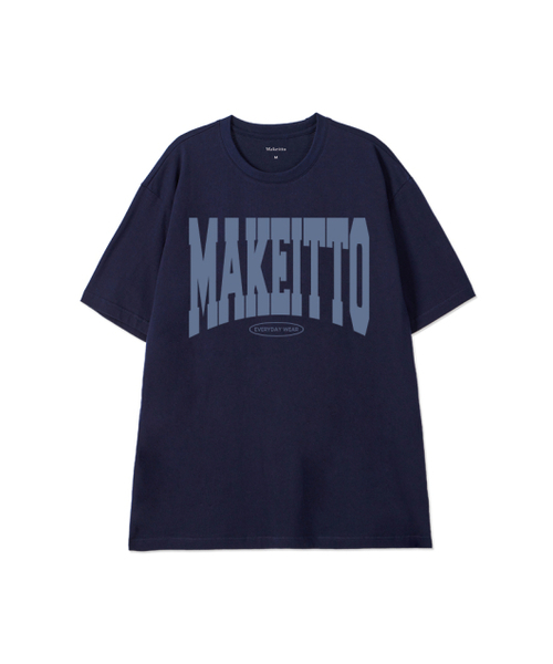 MAKEITTO（メイキット）の「[NAME LOGO] CREW NECK TEE_NAVY（Tシャツ/カットソー・メンズ・その他・MEDIUM/LARGE/X-LARGE/XX-LARGE）」の2枚目の写真