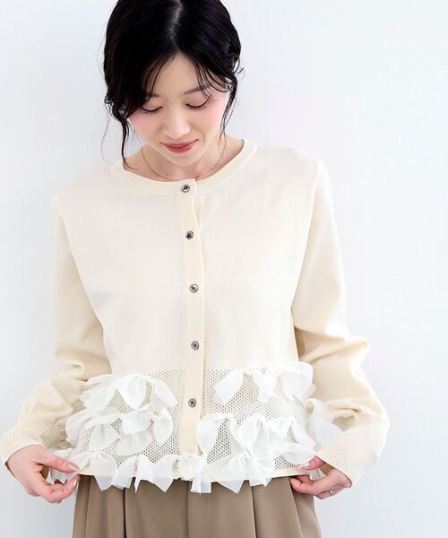 le.coeur blanc（ルクールブラン）の「《WEB限定アイテム》リボンデザインカーディガン（カーディガン/ボレロ・レディース・ベージュ/ブラック/アイボリー・38）」の2枚目の写真