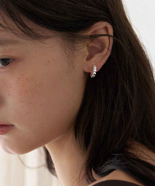 BYWEEKEND（バイウィーケンド）の「Trame earring（ピアス（両耳用）・レディース・シルバー・FREE）」の2枚目の写真