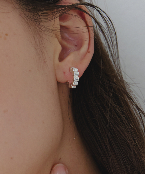BYWEEKEND（バイウィーケンド）の「Trame earring（ピアス（両耳用）・レディース・シルバー・FREE）」の3枚目の写真