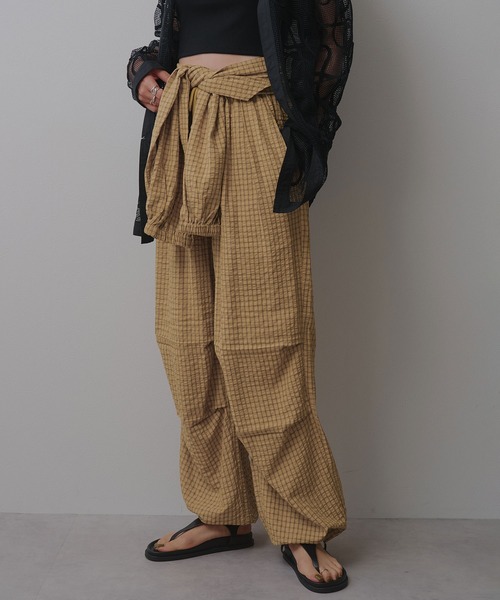 bohmal(ボマール)の「腰巻き風ストライプイージーパンツ(その他パンツ・レディース・ブルー/ピンク/アイボリー/ブラウン・FREE)」の2枚目の写真