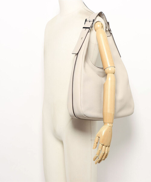 MICHAEL KORS（マイケルコース）の「NOLITA ペブルレザー ホーボー ショルダー ラージ（ショルダーバッグ・レディース・ベージュ系・FREE）」の5枚目の写真