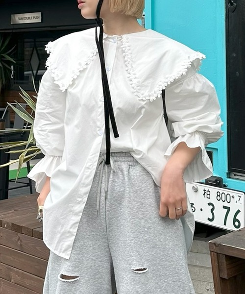 Alley Tokyo(アリートーキョー)の「お花モチーフBig衿ブラウス(シャツ/ブラウス・レディース・オフホワイト/サックスブルー・FREE)」の6枚目の写真