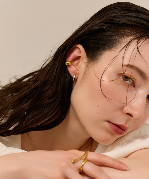 Phoebe（フィービィー）の「【痛くないシリーズ/金属アレルギー対応】リップルフープライトフィットイヤリング フープイヤリング/シンプル/変形（イヤリング・レディース・シャンパン/シルバー/ゴールド・FREE）」の18枚目の写真