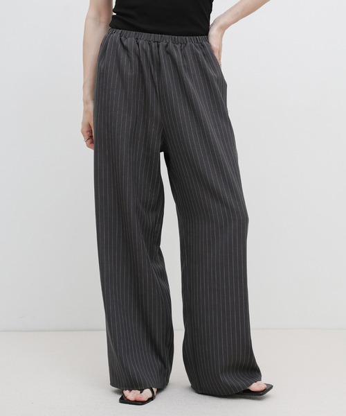 select MOCA(セレクトモカ)の「ピンストライプイージーパンツ【セットアップ対応可】(その他パンツ・レディース・ベージュ/チャコールグレー・FREE)」の1枚目の写真