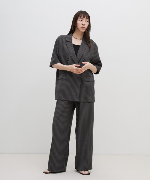 select MOCA(セレクトモカ)の「ピンストライプイージーパンツ【セットアップ対応可】(その他パンツ・レディース・ベージュ/チャコールグレー・FREE)」の3枚目の写真