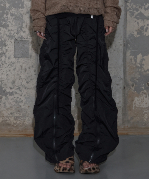 FANCY CLUB(ファンシークラブ)の「ローレイズナイロンシェリングパンツ (ブラック) F25ZD974(その他パンツ・レディース・その他・ONE)」の1枚目の写真