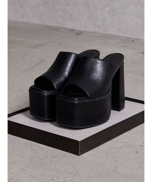 GYDA（ジェイダ）の「BASICチャンキーサンダル（サンダル・レディース・オフホワイト/ブラック・LARGE/MEDIUM/SMALL）」の2枚目の写真