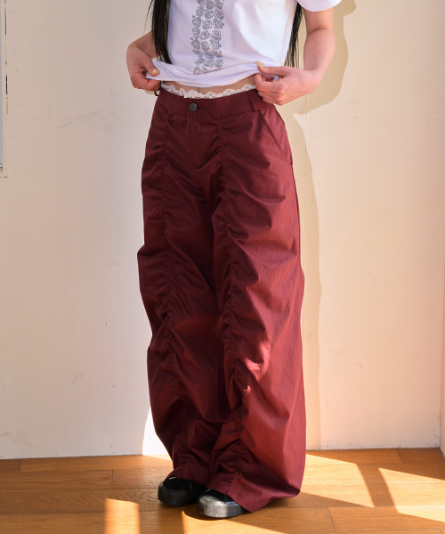 ITZAVIBE(イッザバイブ)の「LACE LAYERED WIDE PANTS - BURGUNDY(その他パンツ・レディース・その他・MEDIUM/LARGE)」の2枚目の写真