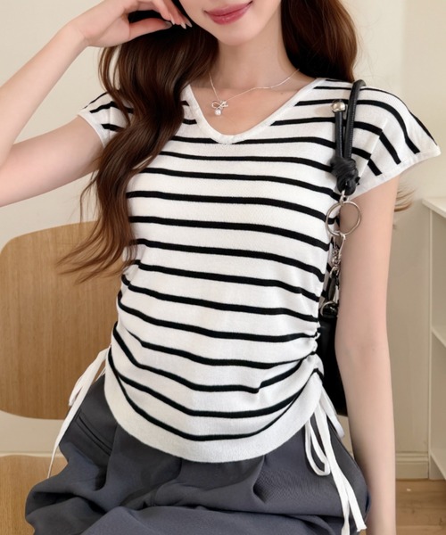 Ada.(エイダ)の「サイドドロスト Vネック フレンチスリーブ カットソー ◎(Tシャツ/カットソー・レディース・ブラック/ホワイト×ブラック/ホワイト・FREE)」の2枚目の写真
