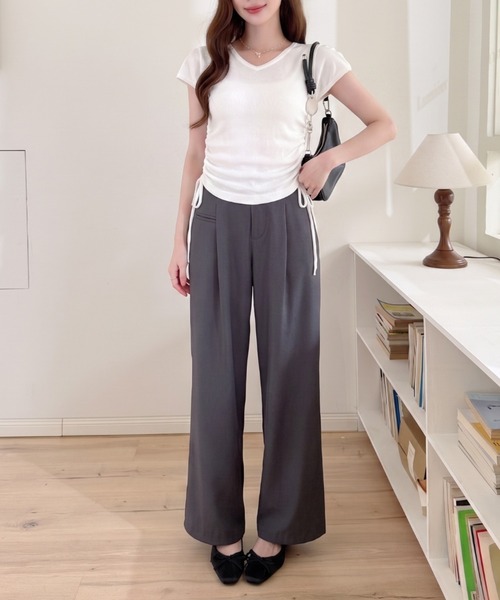 Ada.(エイダ)の「サイドドロスト Vネック フレンチスリーブ カットソー ◎(Tシャツ/カットソー・レディース・ブラック/ホワイト×ブラック/ホワイト・FREE)」の7枚目の写真