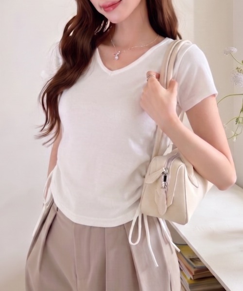 Ada.(エイダ)の「サイドドロスト Vネック フレンチスリーブ カットソー ◎(Tシャツ/カットソー・レディース・ブラック/ホワイト×ブラック/ホワイト・FREE)」の5枚目の写真