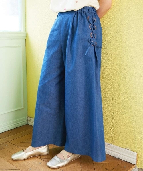 Jocomomola（ホコモモラ）の「Flor デニム 刺繍入りレースアップワイドパンツ（デニムパンツ・レディース・ネイビー/ブルー・42/40）」の2枚目の写真