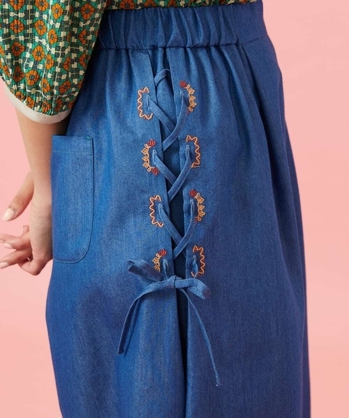 Jocomomola（ホコモモラ）の「Flor デニム 刺繍入りレースアップワイドパンツ（デニムパンツ・レディース・ネイビー/ブルー・42/40）」の7枚目の写真
