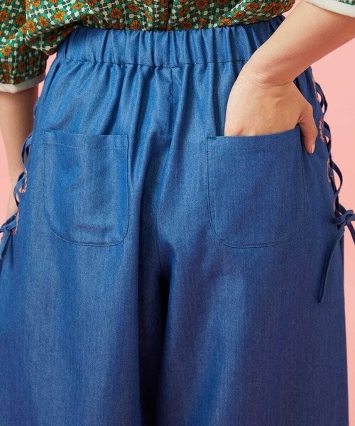 Jocomomola（ホコモモラ）の「Flor デニム 刺繍入りレースアップワイドパンツ（デニムパンツ・レディース・ネイビー/ブルー・42/40）」の8枚目の写真