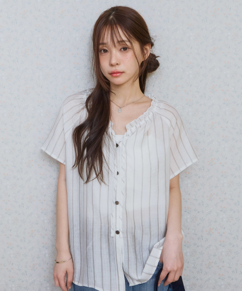 KIJIKO(キジコ)の「ke207. Frill Stripe Shirring Blouse Ivory(シャツ/ブラウス・レディース・アイボリー・FREE)」の1枚目の写真