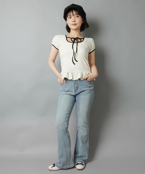 SPINNS(スピンズ)の「デニムフレアパンツ/2ボタン(デニムパンツ・レディース・ブルー/ブラック・ONESIZE)」の8枚目の写真