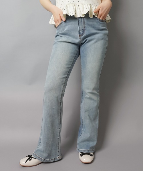 SPINNS(スピンズ)の「デニムフレアパンツ/2ボタン(デニムパンツ・レディース・ブルー/ブラック・ONESIZE)」の13枚目の写真