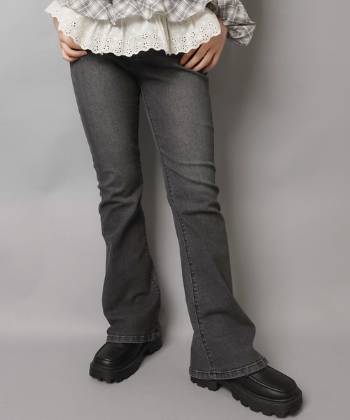 SPINNS(スピンズ)の「デニムフレアパンツ/2ボタン(デニムパンツ・レディース・ブルー/ブラック・ONESIZE)」の11枚目の写真