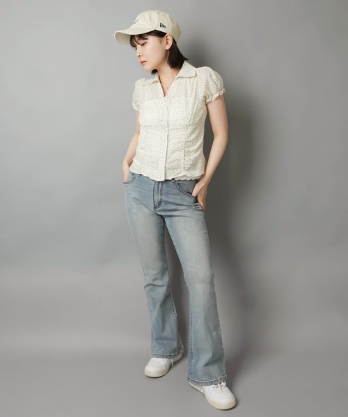 SPINNS(スピンズ)の「デニムフレアパンツ/2ボタン(デニムパンツ・レディース・ブルー/ブラック・ONESIZE)」の17枚目の写真