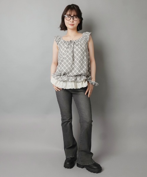 SPINNS(スピンズ)の「デニムフレアパンツ/2ボタン(デニムパンツ・レディース・ブルー/ブラック・ONESIZE)」の18枚目の写真