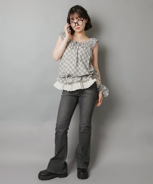 SPINNS(スピンズ)の「デニムフレアパンツ/2ボタン(デニムパンツ・レディース・ブルー/ブラック・ONESIZE)」の19枚目の写真