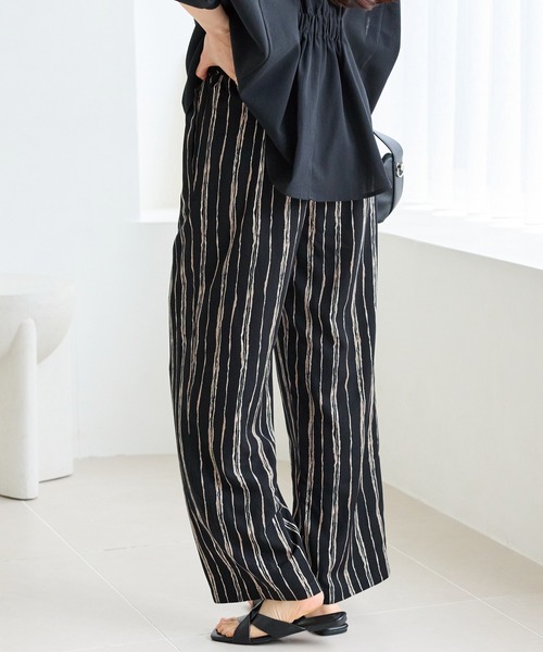 LAVEANGE(ラビアンジェ)の「【洗える】ニュアンスストライプイージーワイドパンツ|さらっと穿ける大人のリラックスパンツ/美脚/ウエストゴム/ポケット付(その他パンツ・レディース・ブラウン/ブラック・LL/3L/4L/M)」の8枚目の写真