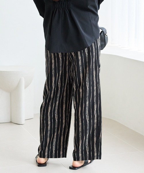 LAVEANGE(ラビアンジェ)の「【洗える】ニュアンスストライプイージーワイドパンツ|さらっと穿ける大人のリラックスパンツ/美脚/ウエストゴム/ポケット付(その他パンツ・レディース・ブラウン/ブラック・LL/3L/4L/M)」の9枚目の写真
