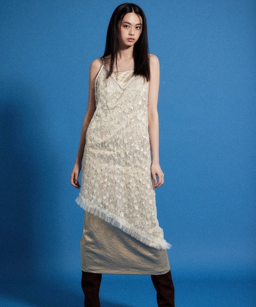 ANDRESD（アンドレスド）の「フラワースパンコールキャミドレス / flower spangle cami dress（ドレス・レディース・イエロー/ブラック/オフホワイト/シルバー/ピンク/アイボリー・L/M）」の2枚目の写真