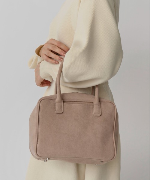 LE VERNIS(ル・ベルニ)の「LE VERNIS(ル・ベルニ)Suede boston bag(ボストンバッグ・レディース・ベージュ/ブラック・FREE)」の1枚目の写真