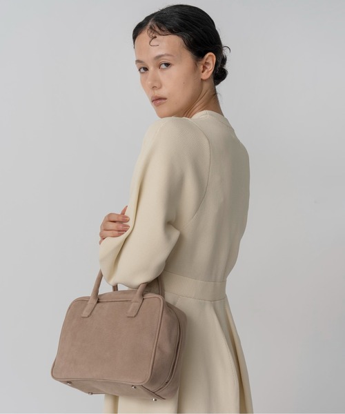 LE VERNIS(ル・ベルニ)の「LE VERNIS(ル・ベルニ)Suede boston bag(ボストンバッグ・レディース・ベージュ/ブラック・FREE)」の20枚目の写真