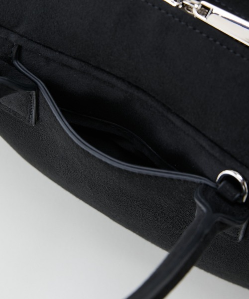 LE VERNIS(ル・ベルニ)の「LE VERNIS(ル・ベルニ)Suede boston bag(ボストンバッグ・レディース・ベージュ/ブラック・FREE)」の9枚目の写真